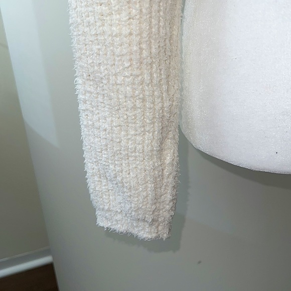 Thick Ribbed Cropped Sweater - Picture 5 of 15